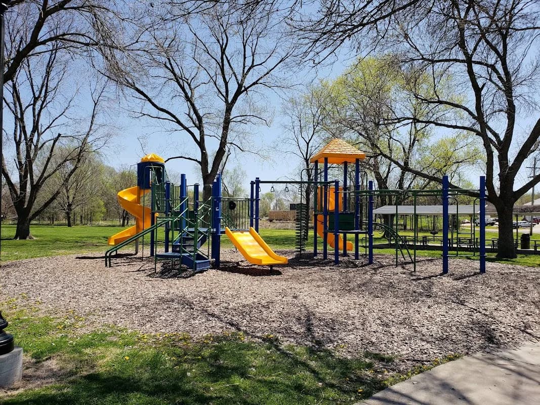 Lyons Park, Lawrence
