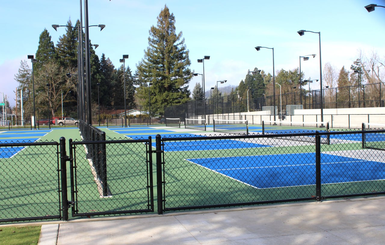 pickleball courts at Stewart Park in Roseburg, OR